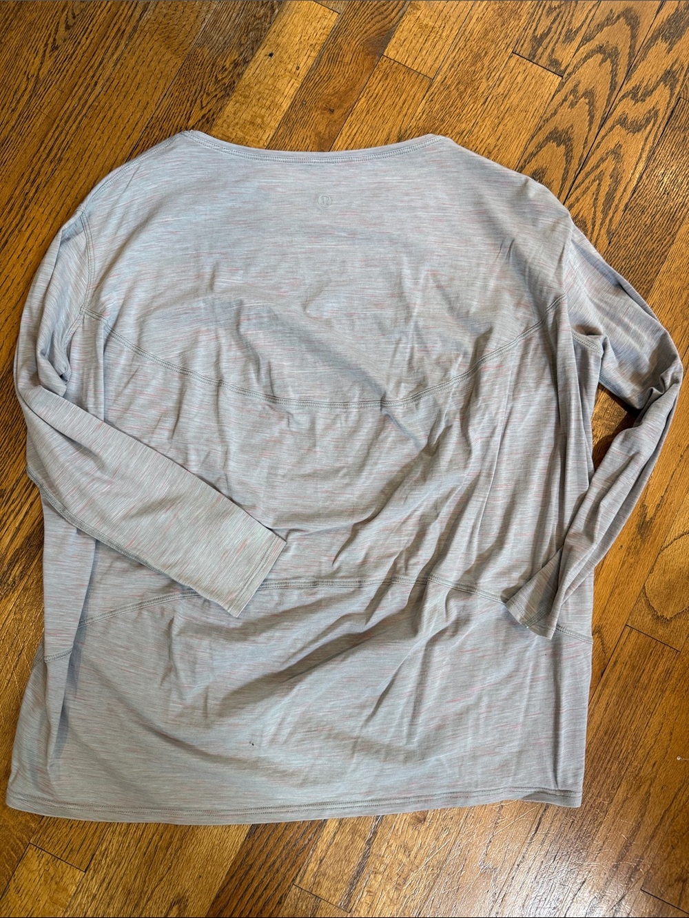Lululemon Back in Action shirt - Picture 2 of 3
